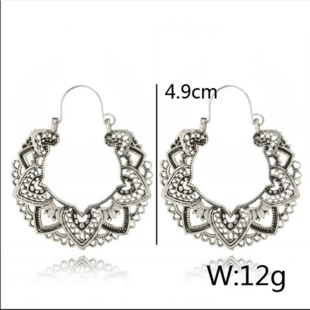 New Women’s Vintage Style Beautiful Earrings - Picture 3 of 3